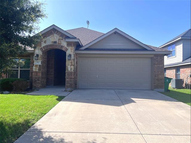 202 Valley View Dr in Waxahachie, TX - Building Photo