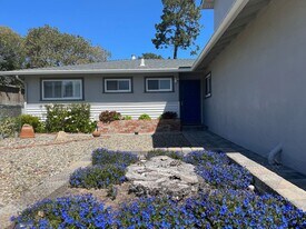 262 Vía Gayuba in Monterey, CA - Building Photo