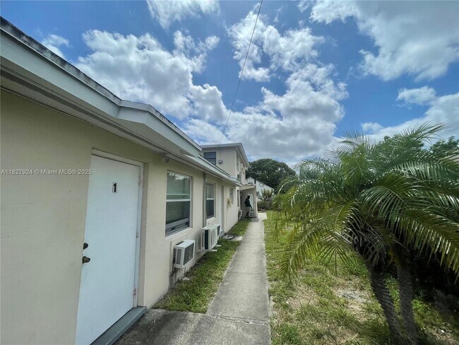 726 21st St in West Palm Beach, FL - Building Photo - Building Photo