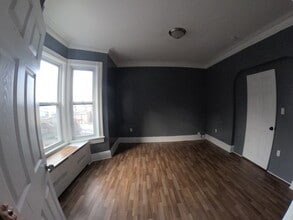 61 Poplar St, Unit 2 in Yonkers, NY - Building Photo - Building Photo