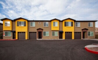 San Vicente Townhomes in Phoenix, AZ - Building Photo