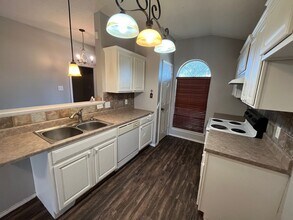 513 N Iola Ave in Lubbock, TX - Building Photo - Building Photo