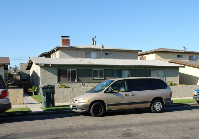 411-#1 #2 #3 Campbell Way in Oxnard, CA - Foto de edificio - Building Photo