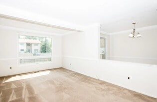 75 Oak Park Walk in Winnipeg, MB - Building Photo