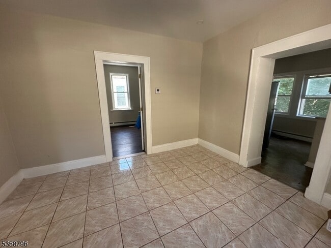645 8th St in Lyndhurst, NJ - Building Photo - Building Photo