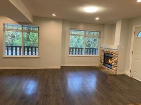 11367 Creekside St in Maple Ridge, BC - Building Photo
