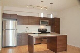 9519-9160 160 Ave NW in Edmonton, AB - Building Photo