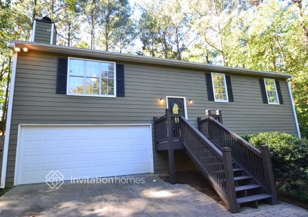 1706 Live Oak Dr NW in Kennesaw, GA - Building Photo