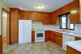 1135 Welcome Cir in Minneapolis, MN - Building Photo - Building Photo