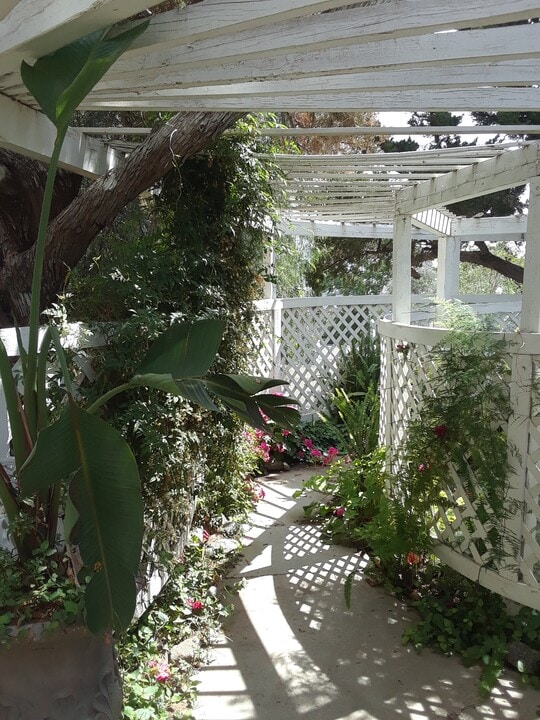 6129 Andalusia Ave, Unit The CTR Villas in Riverside, CA - Foto de edificio