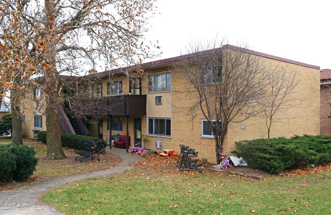 587 Park Plaza in Glen Ellyn, IL - Foto de edificio - Building Photo