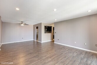 125 Acacia Cir-Unit -611 in Indian Head Park, IL - Building Photo - Building Photo