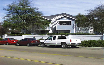 Mariners Village Apartments in San Diego, CA - Building Photo - Building Photo