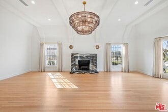 200 S Formosa Ave in Los Angeles, CA - Building Photo - Building Photo