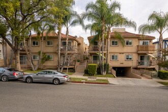 550 E Santa Anita Ave in Burbank, CA - Building Photo - Building Photo
