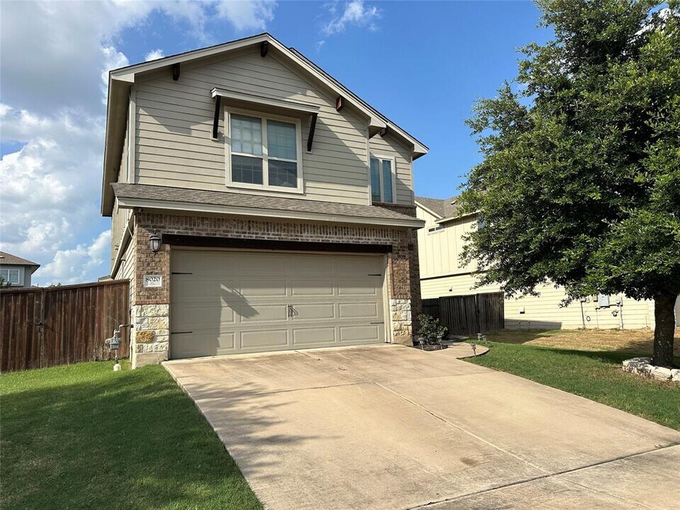 8020 Annalise Dr in Austin, TX - Building Photo