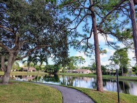 442 Pine Glen Ln in Greenacres, FL - Building Photo