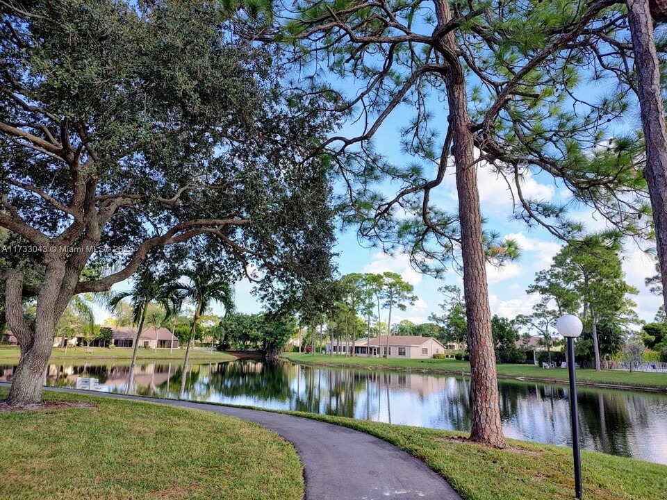 442 Pine Glen Ln in Greenacres, FL - Building Photo