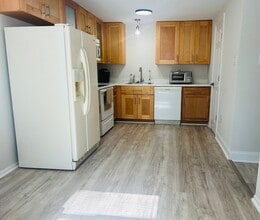 13513 Demetrias Way in Germantown, MD - Building Photo - Building Photo
