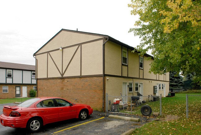 2235 Webster Canyon Ct in Columbus, OH - Foto de edificio - Building Photo