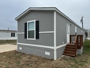 114 Shady Grove Dr in Sanger, TX - Building Photo - Building Photo