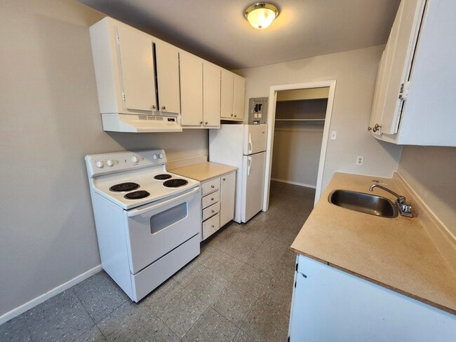 7 Reading Crescent in Saint John, NB - Building Photo - Building Photo