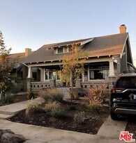 2345 W 30th St in Los Angeles, CA - Building Photo