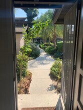 7560 Corbin Ave, Unit 2 in Reseda, CA - Building Photo - Building Photo
