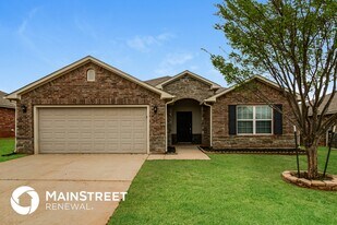 2705 Crystal Pine Dr in Yukon, OK - Building Photo