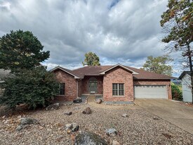 27 Cadiz Ln in Hot Springs Village, AR - Building Photo