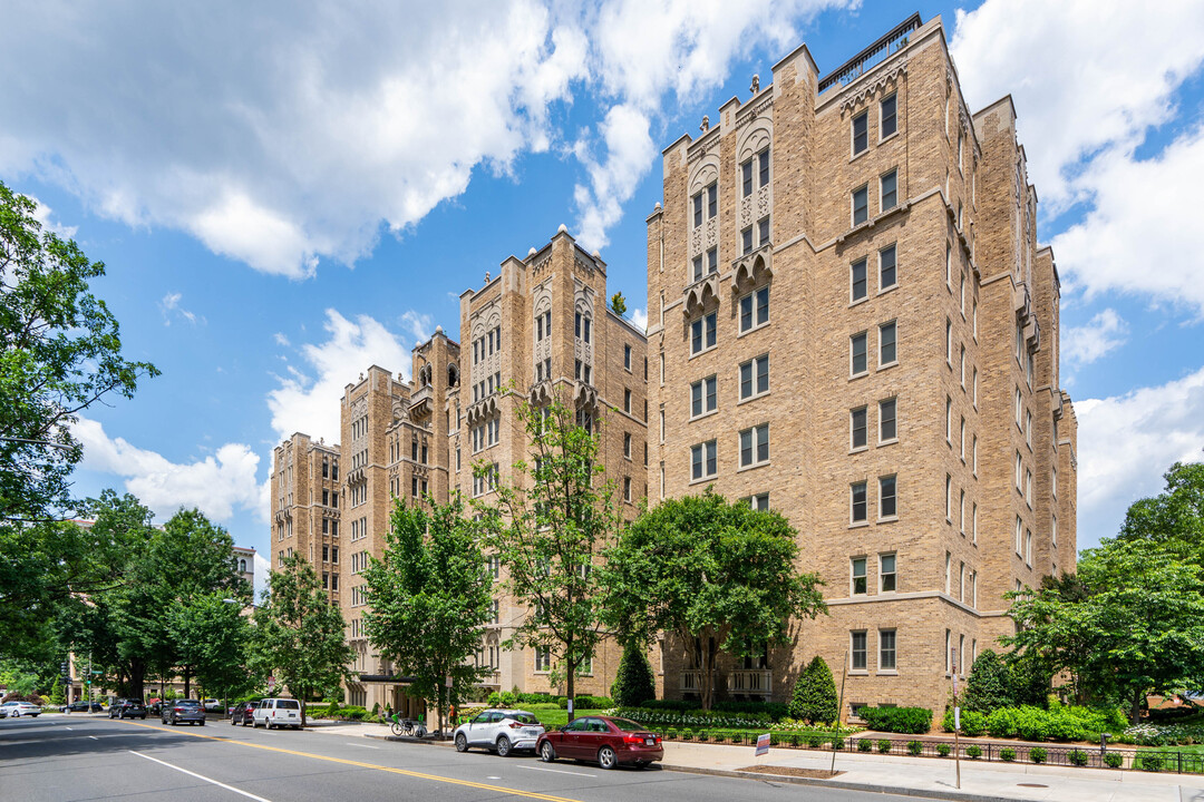 2101 Connecticut Ave NW in Washington, DC - Foto de edificio