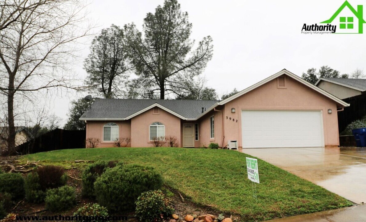3982 Cambria Dr in Redding, CA - Building Photo