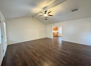 124 Forest Dr in Elgin, TX - Building Photo - Building Photo