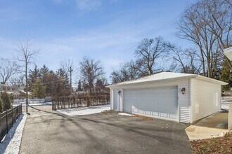 713 Warrenville Rd in Wheaton, IL - Building Photo - Building Photo