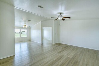 132 Co Rd 247 in Georgetown, TX - Building Photo - Building Photo