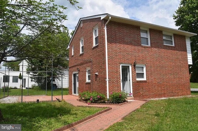 6820 Cherokee Dr in Baltimore, MD - Foto de edificio - Building Photo