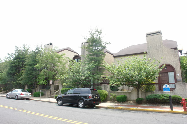 42 Smith St in Perth Amboy, NJ - Foto de edificio - Building Photo