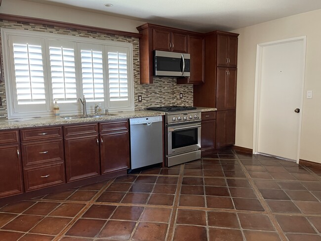 17761 Quintana Ln in Huntington Beach, CA - Building Photo - Building Photo