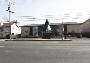 7416 Woodman Ave in Van Nuys, CA - Building Photo - Building Photo