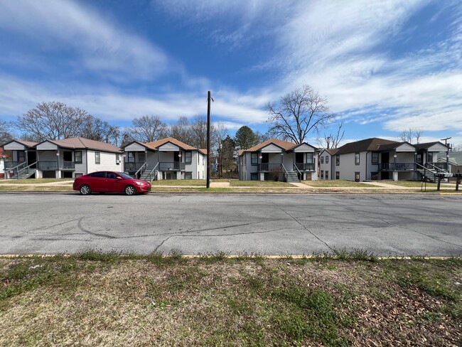 Moore Avenue Apartments in Anniston, AL - Building Photo - Building Photo