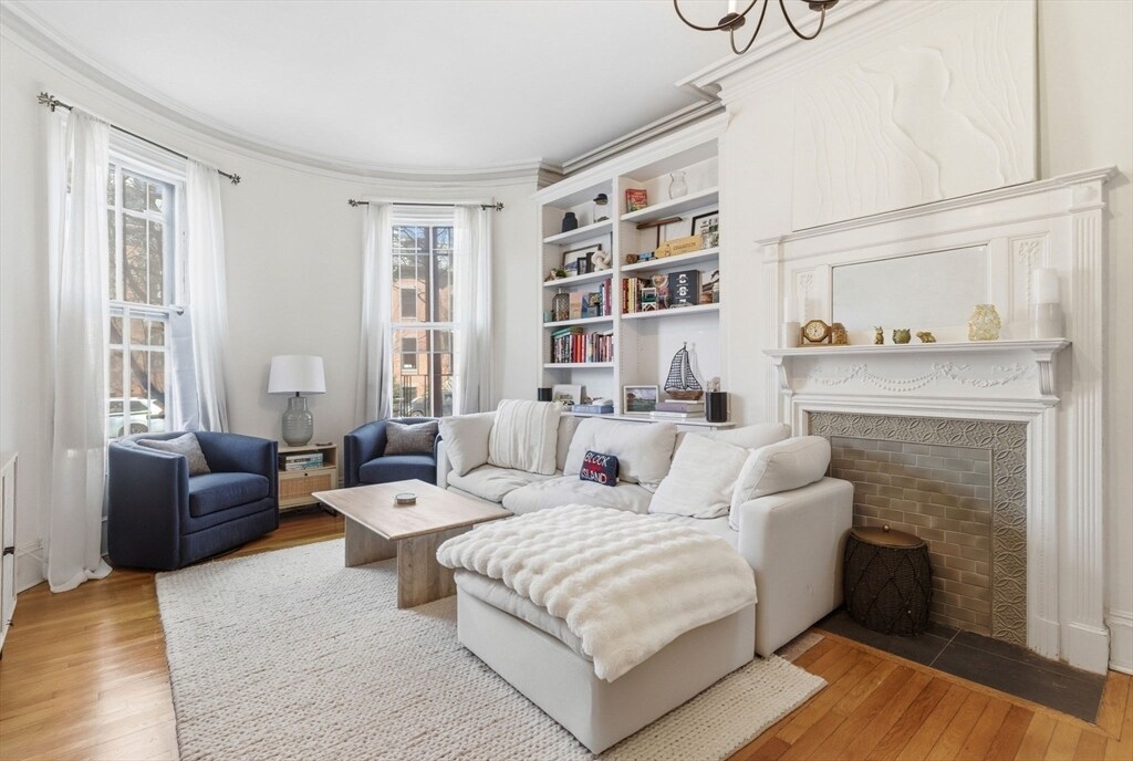 146 Warren Ave in Boston, MA - Building Photo