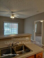 1109 Lighthouse Cove in Jeffersonville, IN - Building Photo