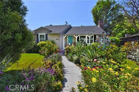 14018 Hesby St in Los Angeles, CA - Building Photo