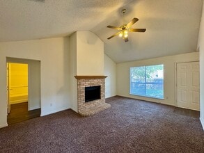 632 Park Place Drive in Hewitt, TX - Building Photo - Building Photo