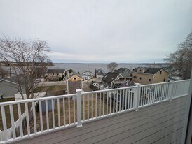 132 Narrows Rd, Unit Main House in Bristol, RI - Building Photo