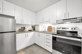 Deschenes Court - Moodie - Accora Village in Ottawa, ON - Building Photo - Building Photo