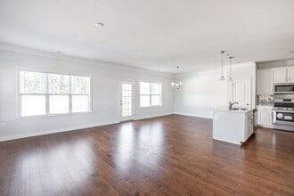 8170 Carriage Homes Dr in Henrico, VA - Building Photo - Building Photo