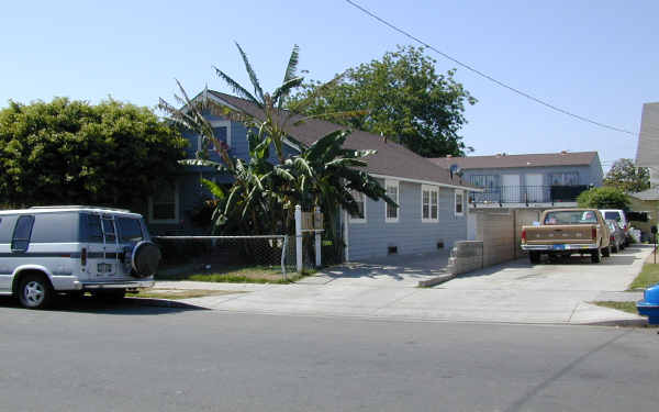 1229 W 3rd St in Santa Ana, CA - Building Photo