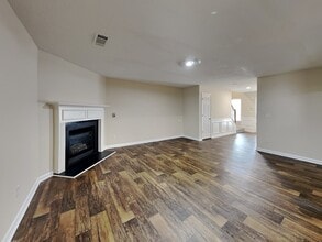 1894 Roble Dr in Atlanta, GA - Foto de edificio - Building Photo