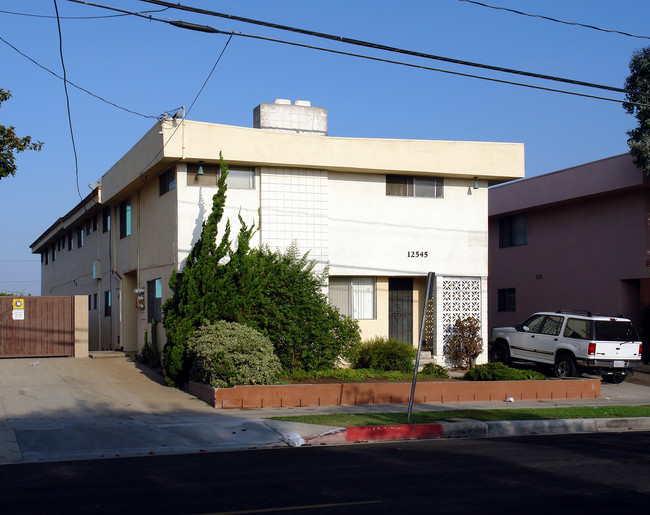 12545 Ramona Ave in Hawthorne, CA - Building Photo - Building Photo